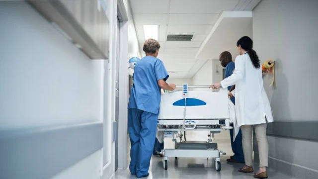 AI Model Outperforms ER Doctors in Diagnosing Patients, Study Finds