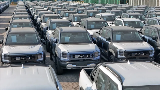 Canadian Dealers Eager for Chinese EVs Amidst New Tariff Policy