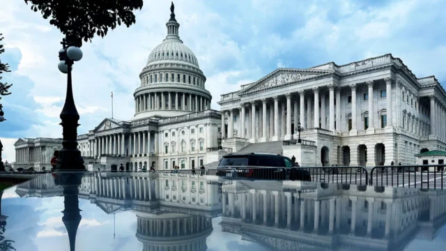 US Federal Deficit Projected to Reach $2 Trillion in Fiscal Year 2026, Historic Levels