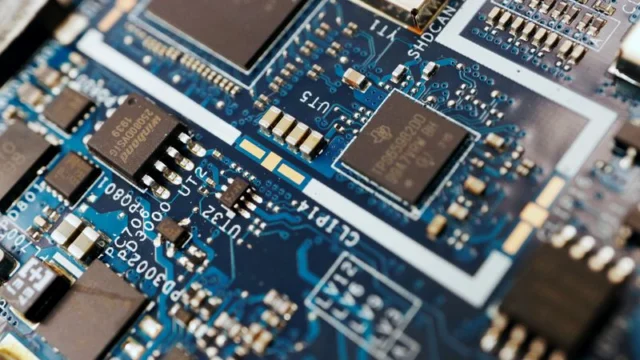Global Chip Stocks Decline Amid KOSPI Selloff and Geopolitical Tensions