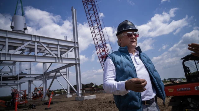 CEO Marty Davis Leverages Tariffs Against Quartz Rivals, Sparking Industry Debate