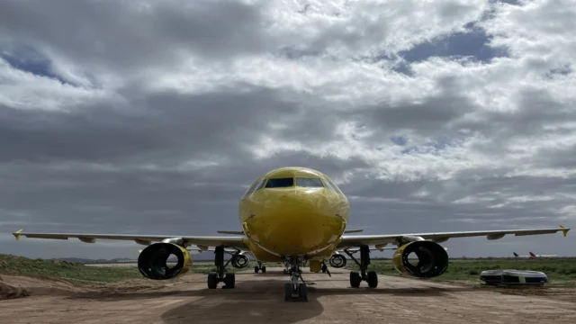 Repo Pilots Ferry Spirit Airlines Jets to Arizona Desert Amidst Carrier’s Collapse