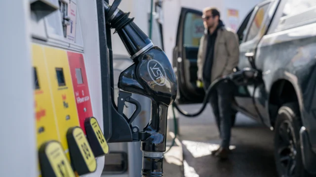 Consumers Turn to Credit as Gas Prices Strain Budgets