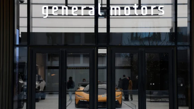 GM Cuts Hundreds of Salaried IT Workers as It Trims Costs