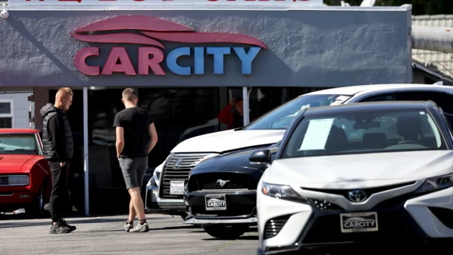 Used Car Prices Decline for First Time This Year Amid Rising Gas Costs