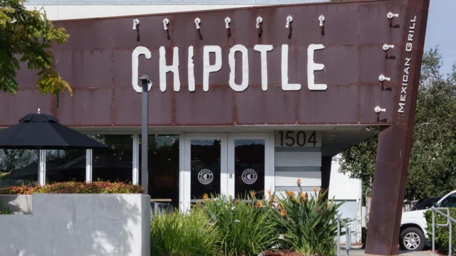 Chipotle Posts Surprise Same-Store Sales Growth in Q1, Signaling Potential Turnaround