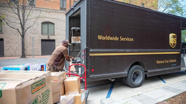 FedEx, UPS to Refund Customers Following Supreme Court Tariff Ruling