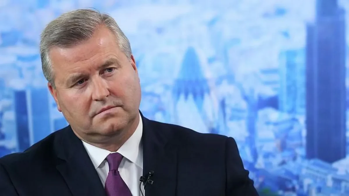 Albert Manifold, former chairman of BP, has disputed reports about his conduct following his removal from the position.