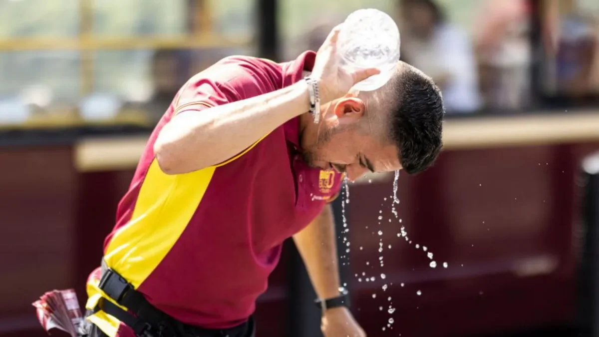 The Climate Change Committee (CCC) has advised the UK government to set maximum working temperature rules.