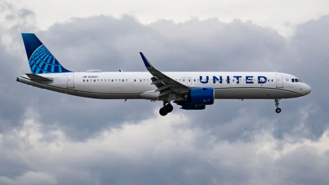 United Airlines Flight Attendants Ratify New Contract, Securing Significant Raises