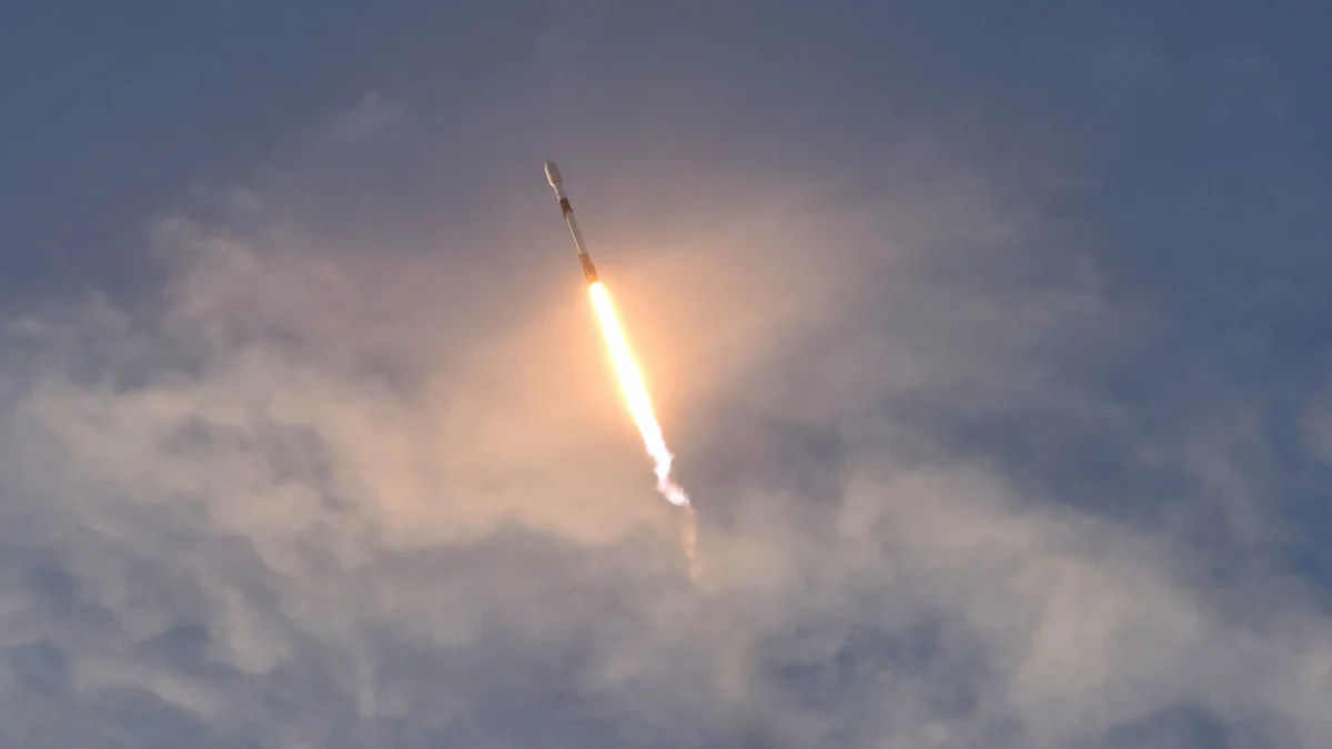 A SpaceX Falcon 9 rocket with 60 Starlink satellites lifts off from pad 39A at Kennedy Space Center on October 6, 2020.