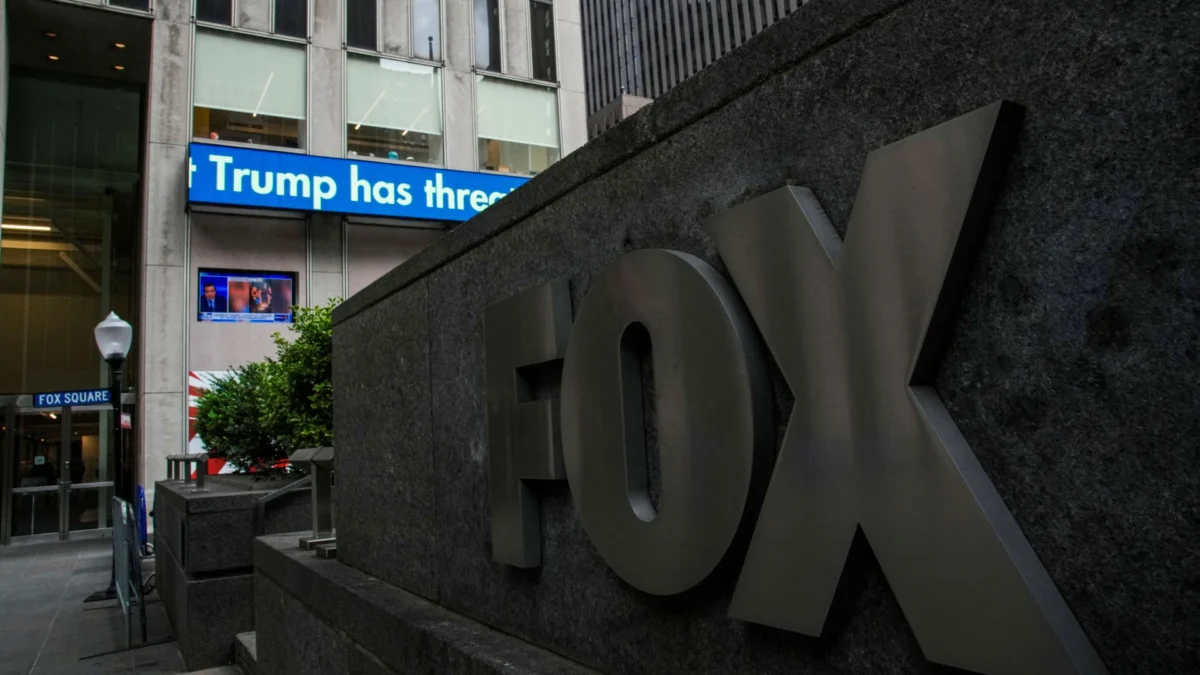 Fox and Roku deal announced, signaling a new phase in media consolidation as the companies plan a combined strategy around live sports, news, and streaming devices.