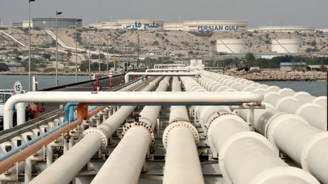Oil Prices Plunge to Early-March Lows After U.S.-Iran Peace Deal Signed
