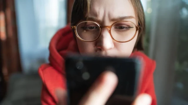 Surge in Scams as Fraudsters Use AI to Target People