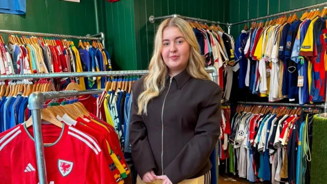 Teen Plans to Graduate Debt‑Free After £35,000 in Vintage Shirt Profits