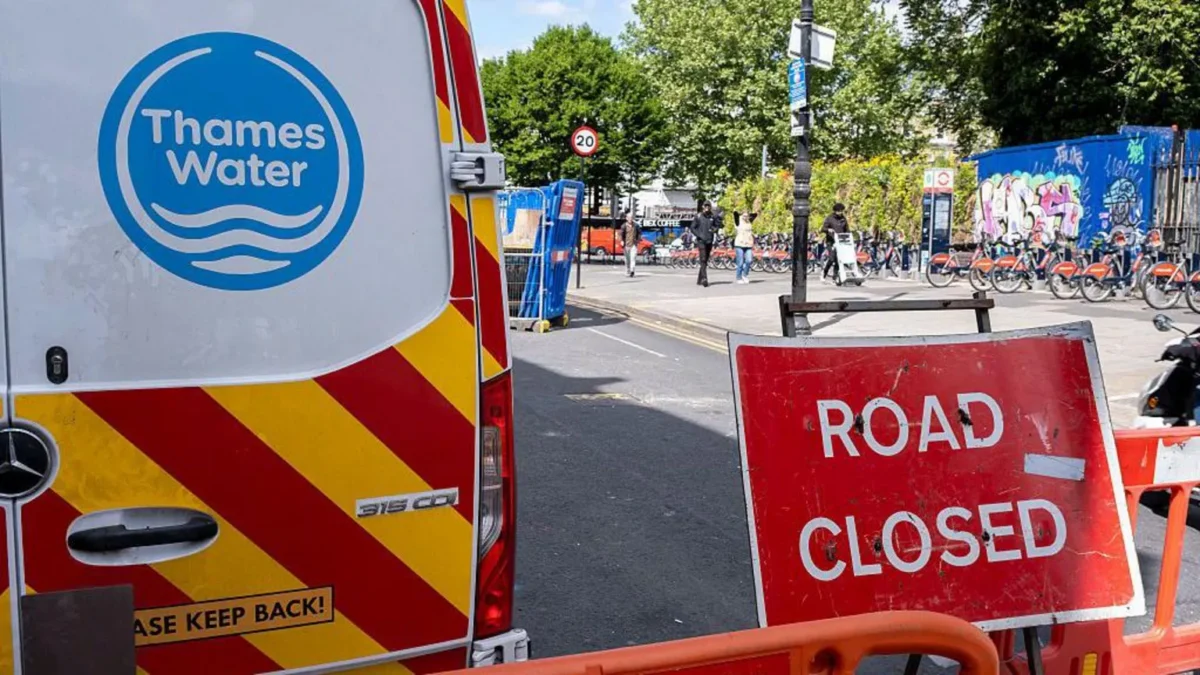 Environment Secretary Emma Reynolds and Thames Water’s lenders are at the center of a high-stakes debate over how to rescue Britain’s largest water company.