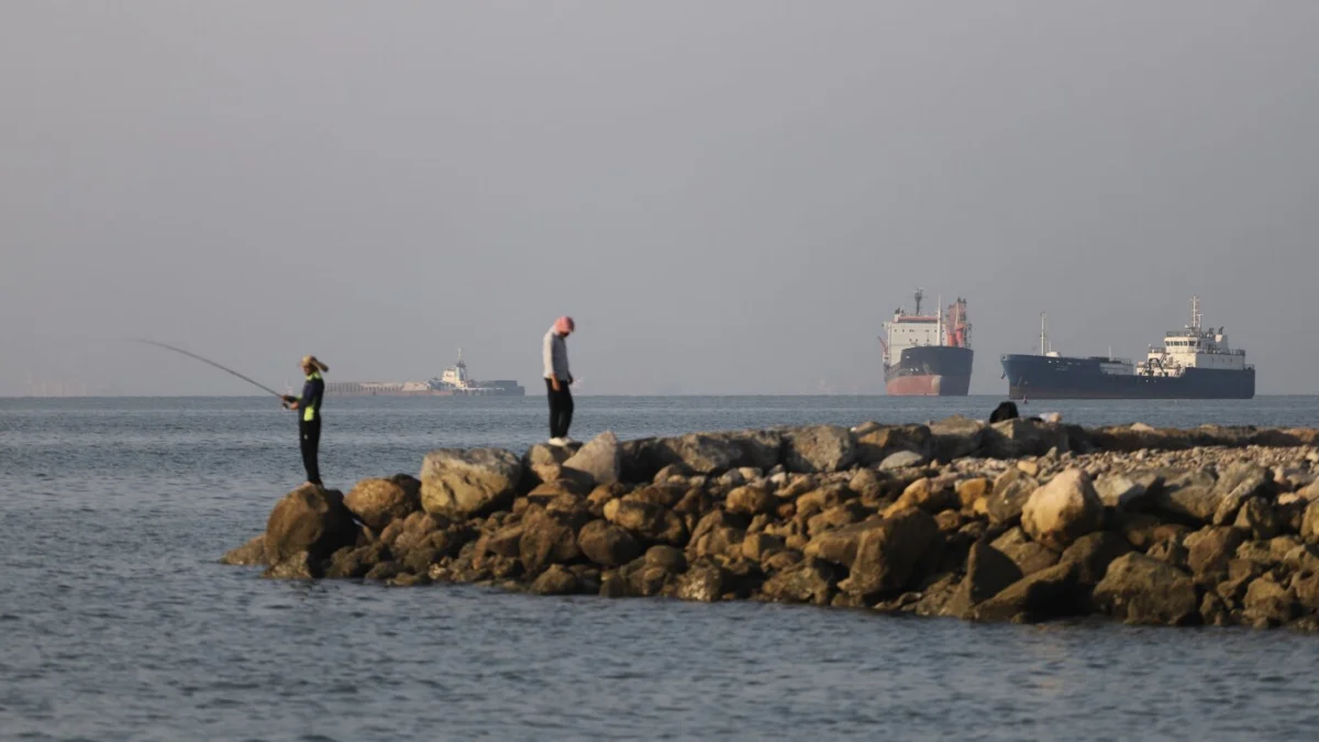 Ships and vessels at anchor near the Strait of Hormuz amid ongoing talks on reopening the waterway.