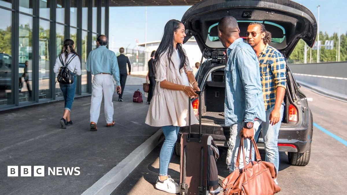 Gatwick’s £10 drop-off charge tops UK airport fees, part of a broader trend at major hubs.