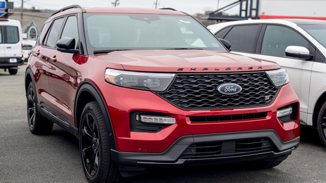 Ford Recalls Nearly 388,000 SUVs Over Second-Row Seat Injury Hazard