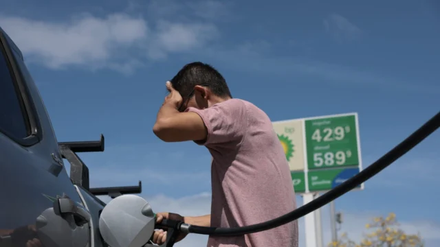 Gas Prices Swinging: How Households Can Budget for Volatility