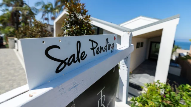 Housing Slump Deepens as Rates Stay Elevated and Builders Cut Prices