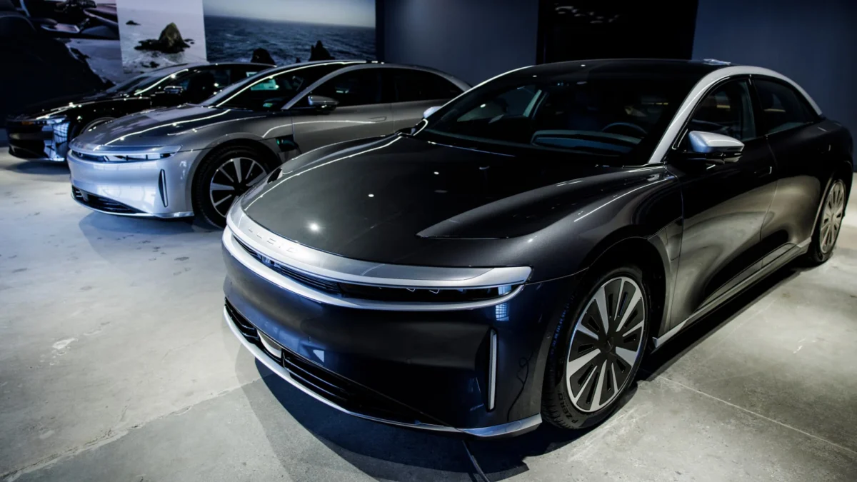 Lucid’s Tysons showroom and investor attention amid market volatility.