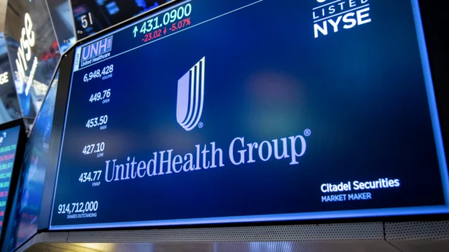 UnitedHealth Surges Past Estimates, Lifts 2026 Earnings Outlook on AI Peelback of Costs